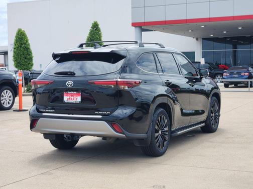 Midnight Black Metallic 2024 Toyota Highlander Platinum