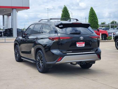 Midnight Black Metallic 2024 Toyota Highlander Platinum