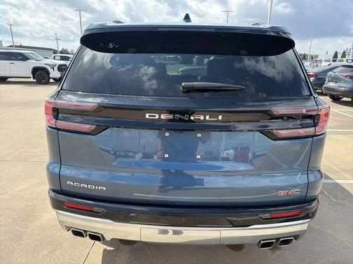 2024 GMC Acadia Denali