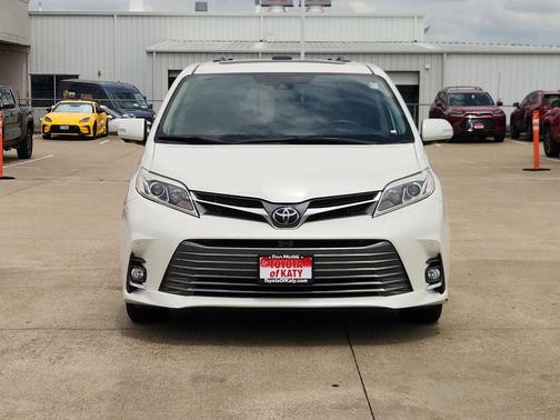 Pearl 2019 Toyota Sienna Limited Premium