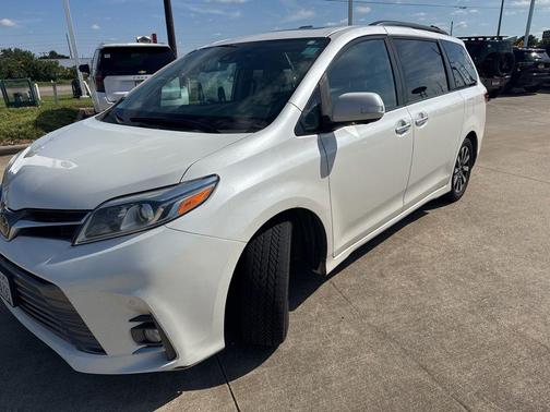 Pearl 2019 Toyota Sienna Limited Premium