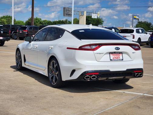 Snow White Pearl 2019 Kia Stinger GT2