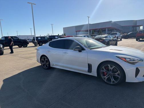 Snow White Pearl 2019 Kia Stinger GT2
