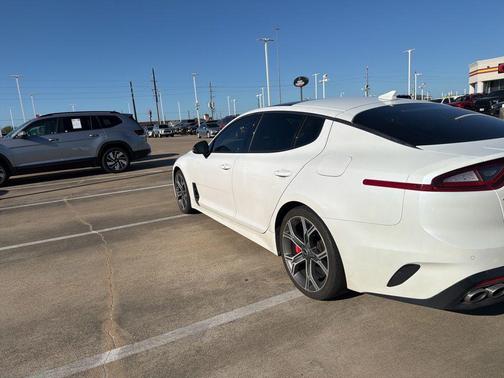 Snow White Pearl 2019 Kia Stinger GT2
