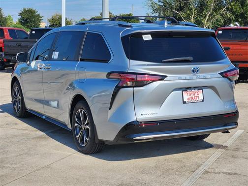 2025 Toyota Sienna Platinum