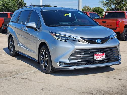 2025 Toyota Sienna Platinum