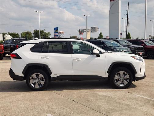 2024 Toyota RAV4 Hybrid XLE
