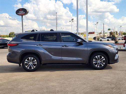 2023 Toyota Highlander Hybrid XLE