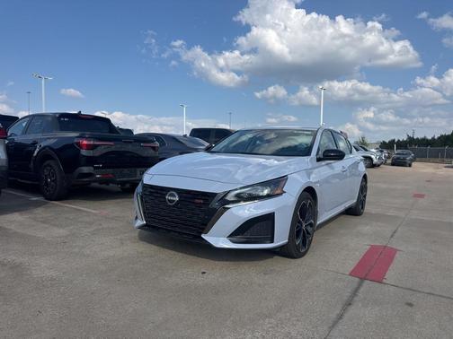 2025 Nissan Altima SR AWD