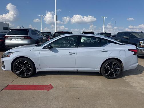 2025 Nissan Altima SR AWD