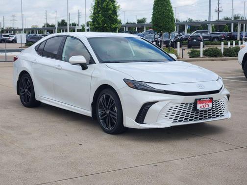 Wind Chill Pearl 2025 Toyota Camry XSE