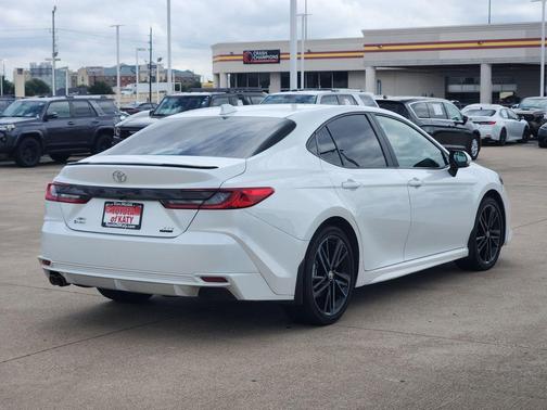 Wind Chill Pearl 2025 Toyota Camry XSE