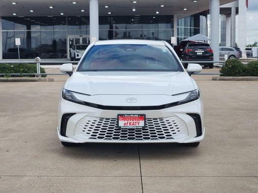 Wind Chill Pearl 2025 Toyota Camry XSE