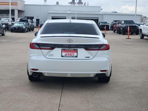 Wind Chill Pearl 2025 Toyota Camry XSE