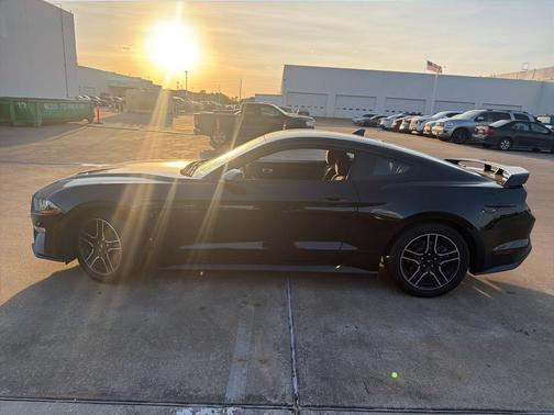 2020 Ford Mustang EcoBoost