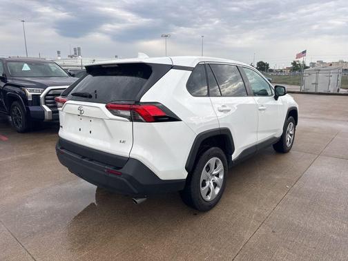 Ice Cap 2024 Toyota RAV4 LE
