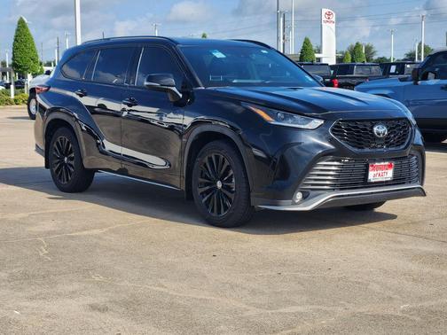 Midnight Black Metallic 2024 Toyota Highlander XSE