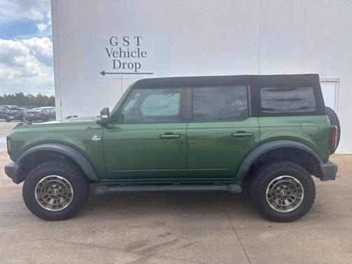 Eruption Green Metallic 2024 Ford Bronco Outer Banks