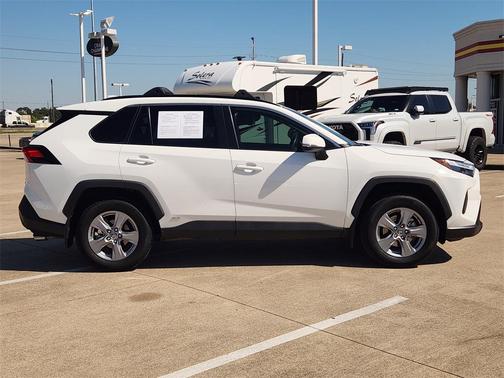 2022 Toyota RAV4 Hybrid XLE