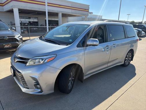 2020 Toyota Sienna Limited Premium
