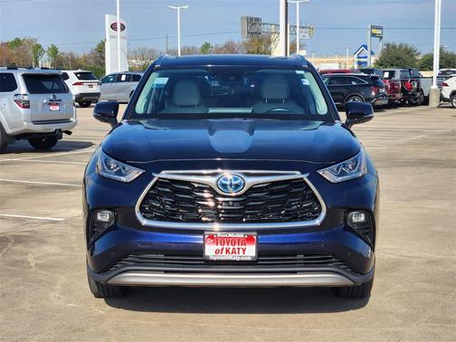 2022 Toyota Highlander Hybrid Platinum