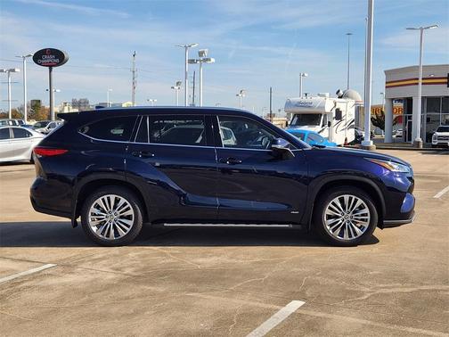2022 Toyota Highlander Hybrid Platinum