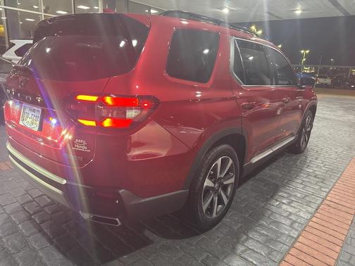 2025 Honda Pilot Touring 8-Passenger