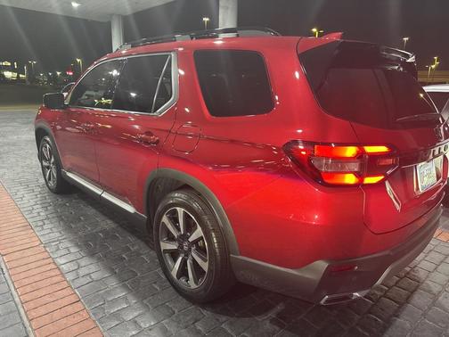 2025 Honda Pilot Touring 8-Passenger
