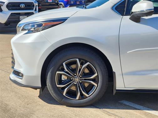 2025 Toyota Sienna Platinum