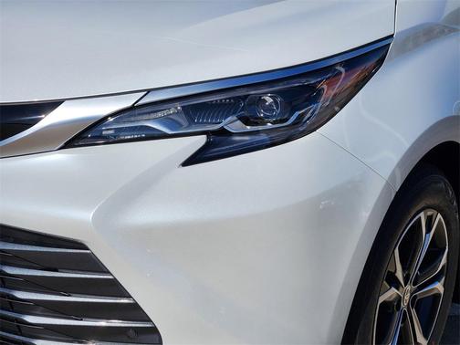 2025 Toyota Sienna Platinum