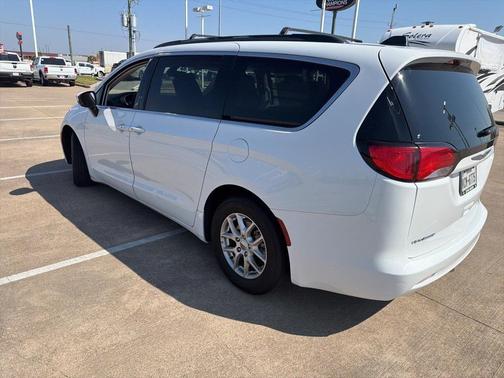 2021 Chrysler Voyager LXI