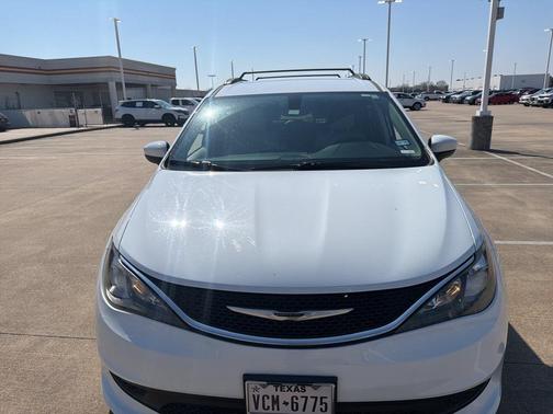 2021 Chrysler Voyager LXI