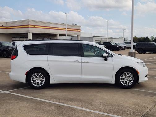 2021 Chrysler Voyager LXI