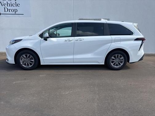 2024 Toyota Sienna LE