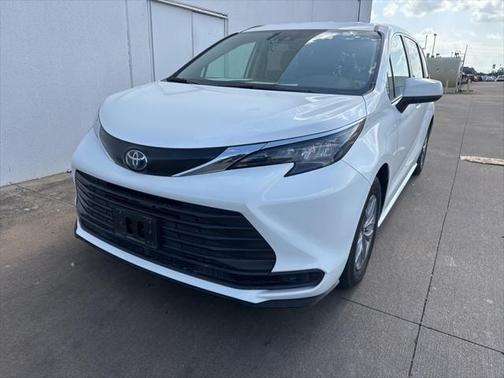 2024 Toyota Sienna LE
