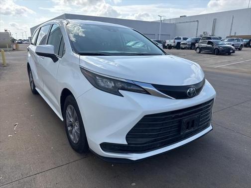 2024 Toyota Sienna LE