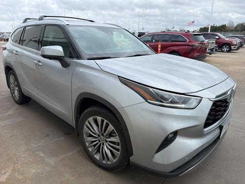 2023 Toyota Highlander Hybrid Platinum