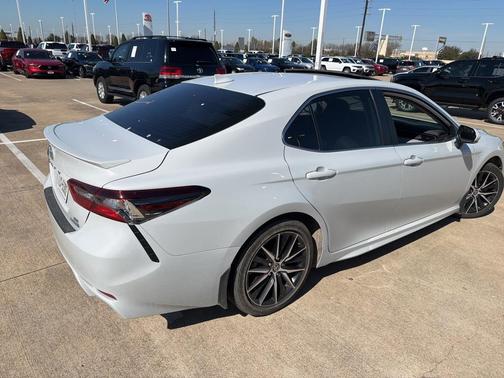 2024 Toyota Camry Hybrid SE
