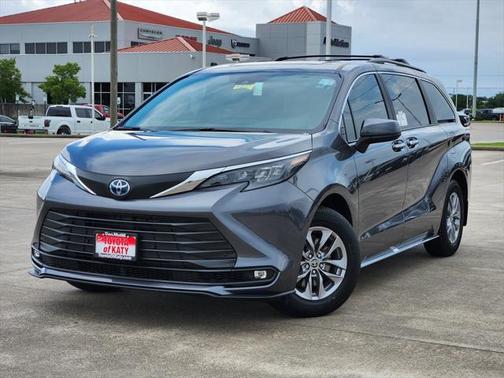 2025 Toyota Sienna XLE 8 Passenger