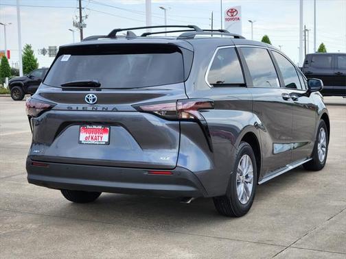 2025 Toyota Sienna XLE 8 Passenger