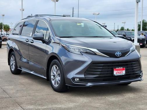 2025 Toyota Sienna XLE 8 Passenger