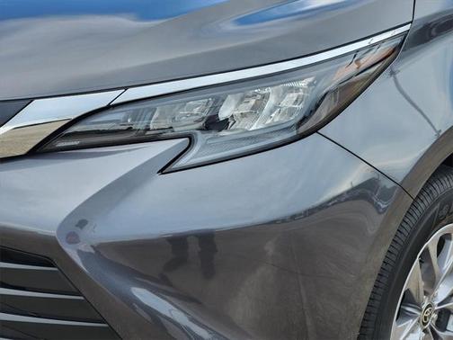 2025 Toyota Sienna XLE 8 Passenger