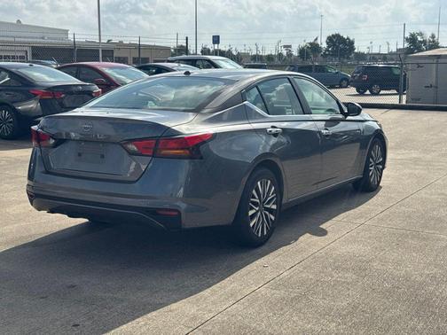 Gun Metallic 2025 Nissan Altima 2.5 SV