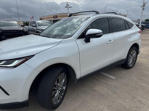 Pearl 2024 Toyota Venza XLE