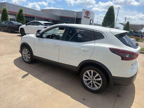 Glacier White 2022 Nissan Rogue Sport S
