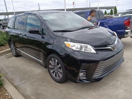 Midnight Black Metallic 2019 Toyota Sienna XLE Premium