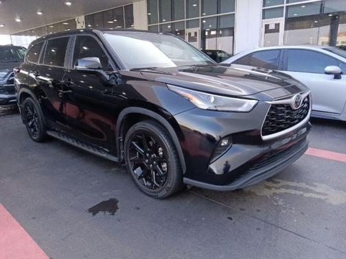 Midnight Black 2024 Toyota Highlander LE
