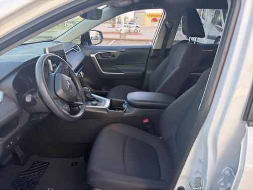 2025 Toyota RAV4 Hybrid LE