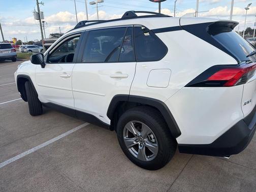 2025 Toyota RAV4 Hybrid LE