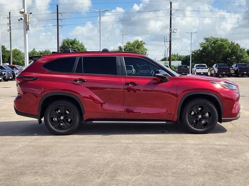 2024 Toyota Highlander Hybrid XLE